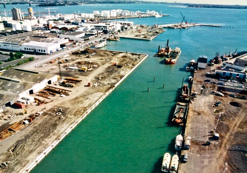Viaduct Harbour reclamation circa 1997 - Heron Construction © SW